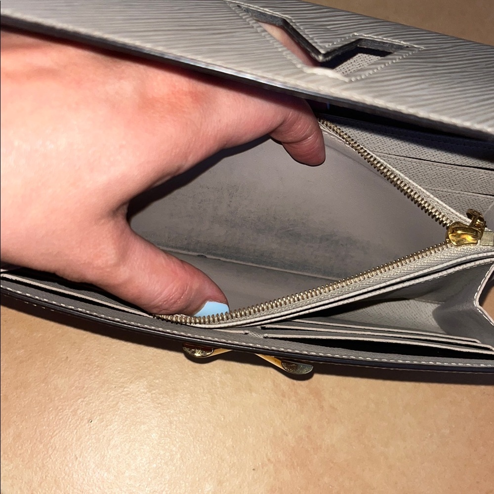 Authentic Louis Vuitton Twist Lock Wallet in Taupe with Gold Hardware LV - Picture 7 of 13